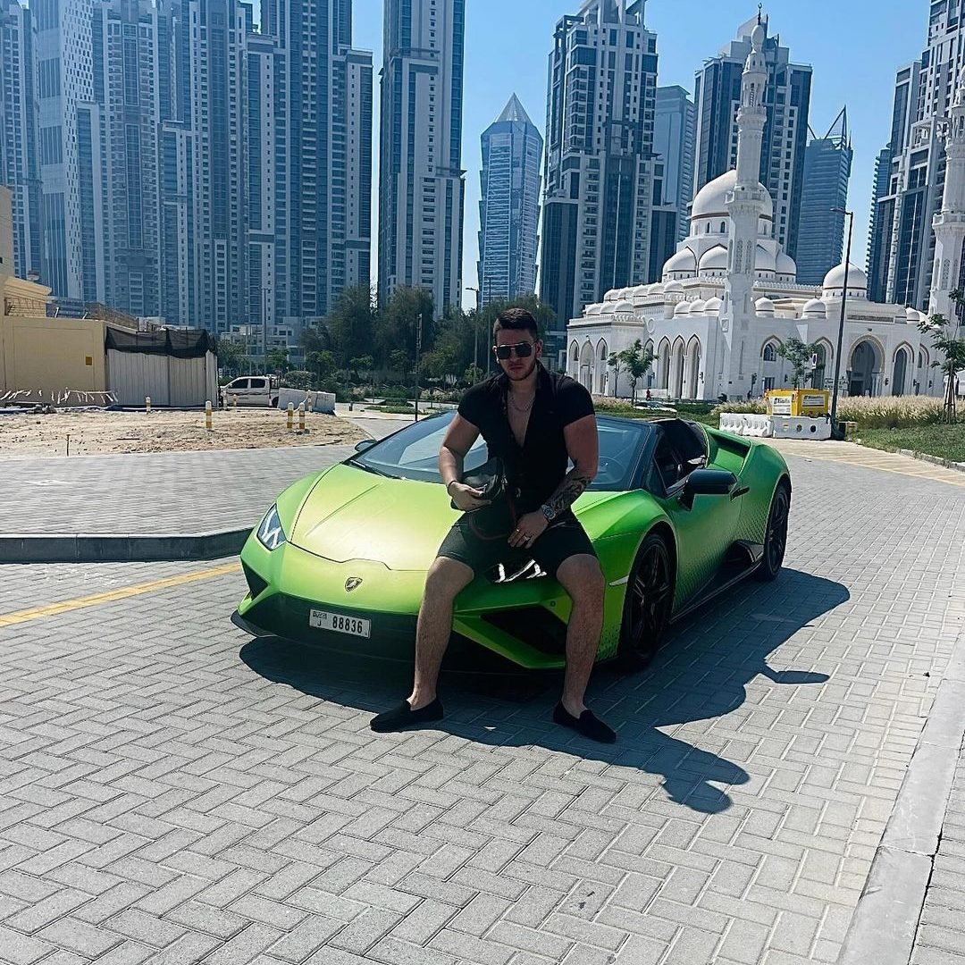 Lambo in Dubai cjure